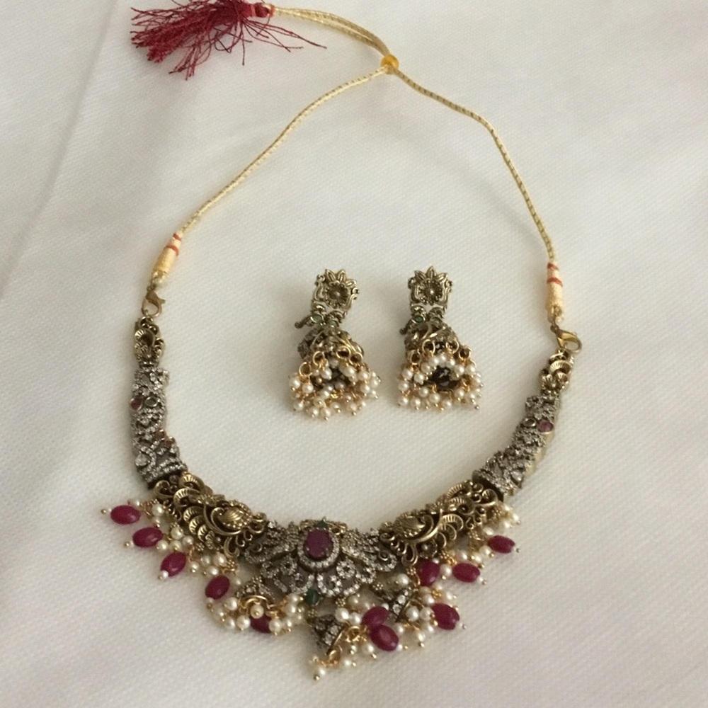 Traditional Gold-Tone Necklace & Earrings Set with Pink Stones and Pearls